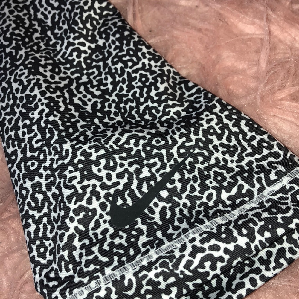 Patterned Nike Pro DriFit Capri Leggings - Picture 3 of 5